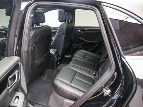 Certified 2026 Porsche Macan AWD/4WD image 23