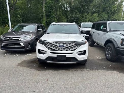 Certified 2024 Ford Explorer Platinum AWD/4WD image 2