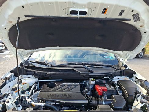 Certified 2025 Nissan Rogue SV image 27