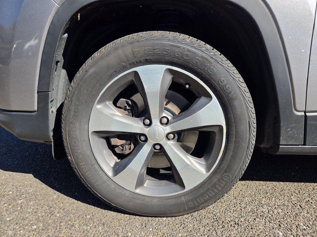 Used 2020 Jeep Cherokee Limited AWD/4WD image 9