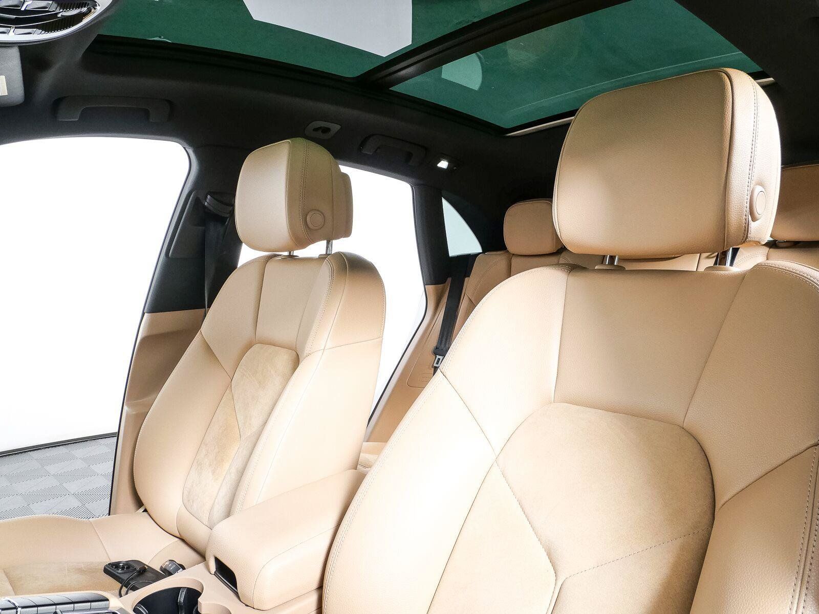 Certified 2021 Porsche Macan AWD/4WD image 5