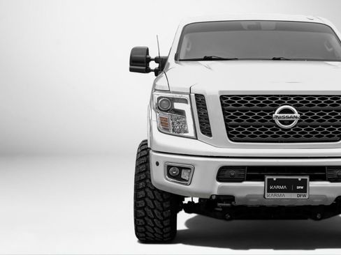 Used 2018 Nissan Titan PRO-4X w/ Pro-4x Convenience Package AWD/4WD image 42