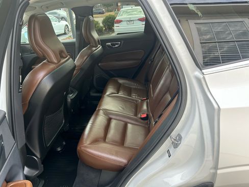 Used 2019 Volvo XC60 T5 Momentum w/ Multimedia Package image 25