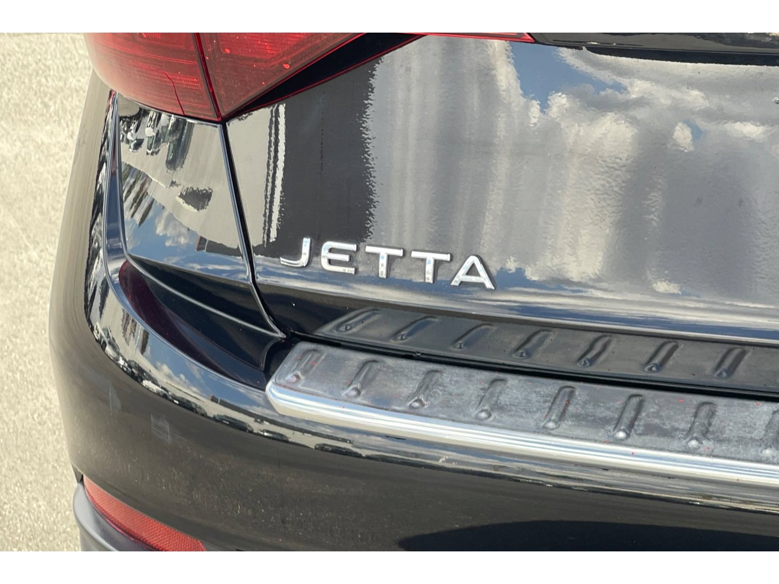 Used 2023 Volkswagen Jetta SE FWD image 17