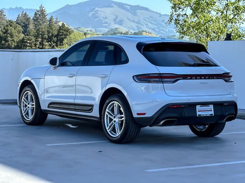 Certified 2023 Porsche Macan image 3