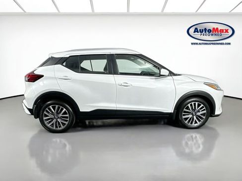 Used 2024 Nissan Kicks SV FWD image 9