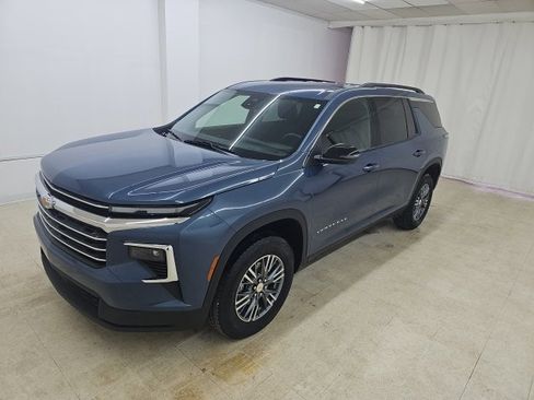 Used 2025 Chevrolet Traverse LT image 30