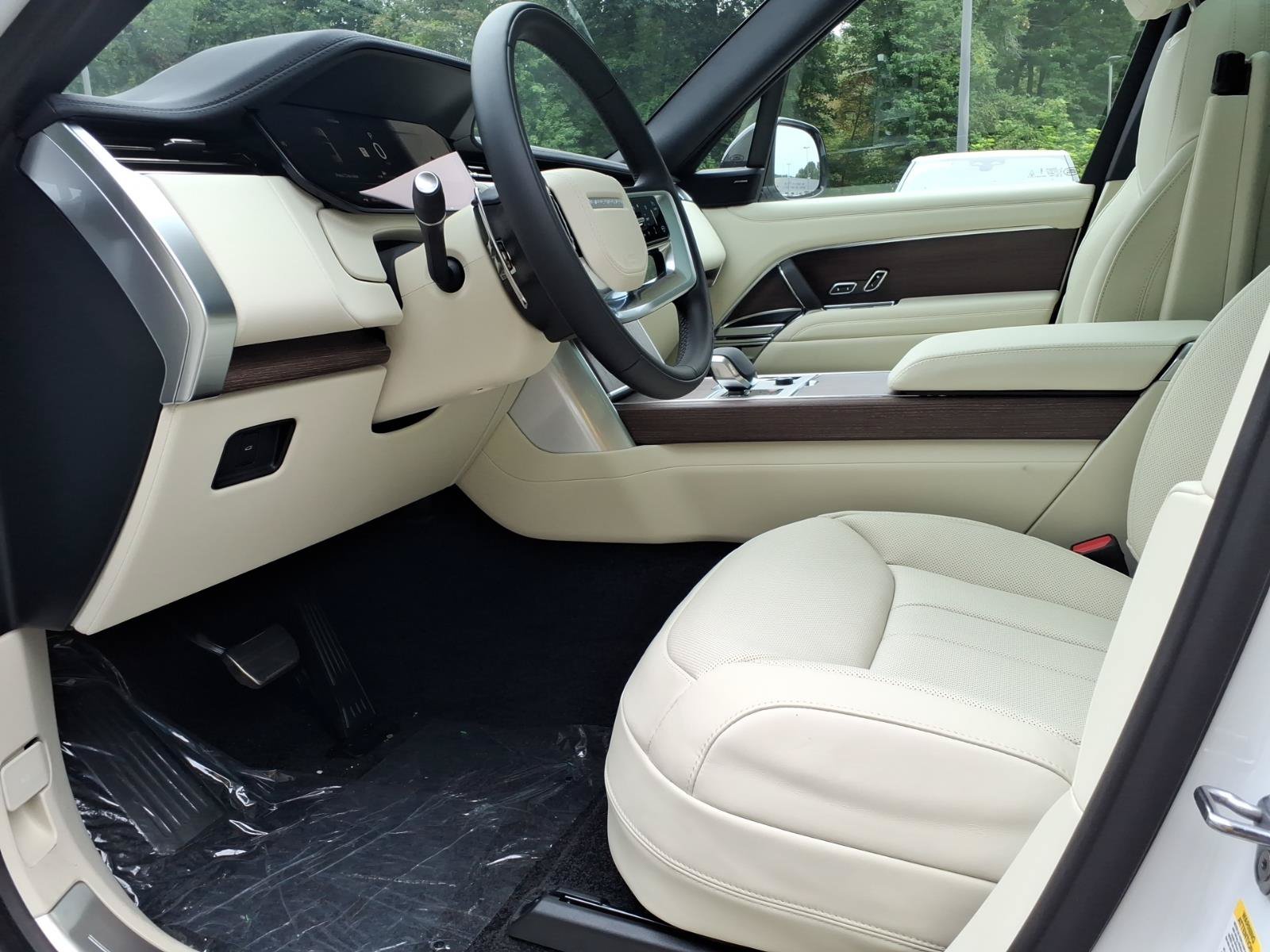 New 2027 Land Rover Range Rover Long Wheelbase SE AWD/4WD image 17