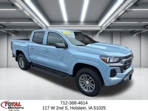 Used 2025 Chevrolet Colorado LT w/ Advanced Trailering Package AWD/4WD image 2