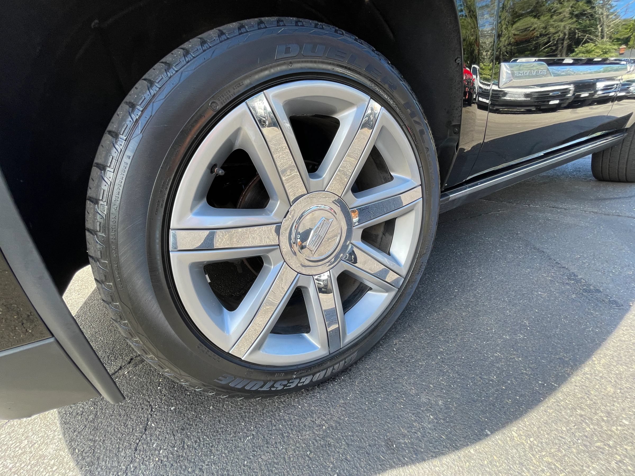 Used 2017 Cadillac Escalade Premium Luxury AWD/4WD image 34