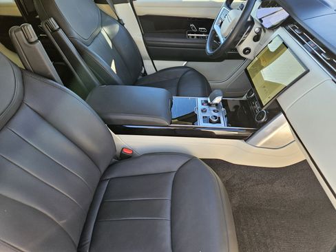 Used 2023 Land Rover Range Rover SE image 15