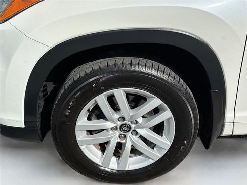 Used 2016 Toyota Highlander LE image 33