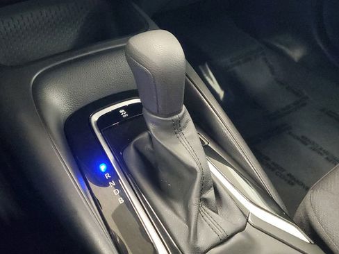 Used 2025 Toyota Corolla LE image 28