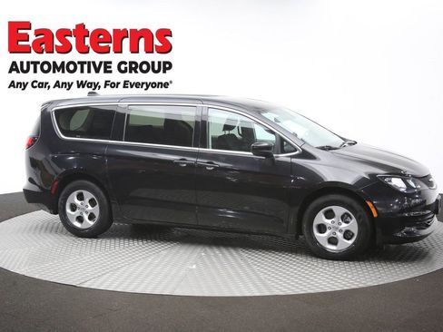 Used 2017 Chrysler Pacifica LX w/ Tire & Wheel Group FWD image 45