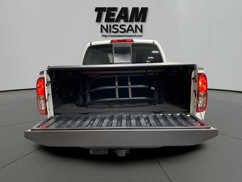 Used 2021 Nissan Frontier SV w/ Midnight Edition Floor Mats AWD/4WD image 6