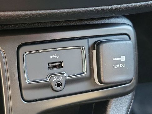 Used 2021 Jeep Renegade Latitude image 28