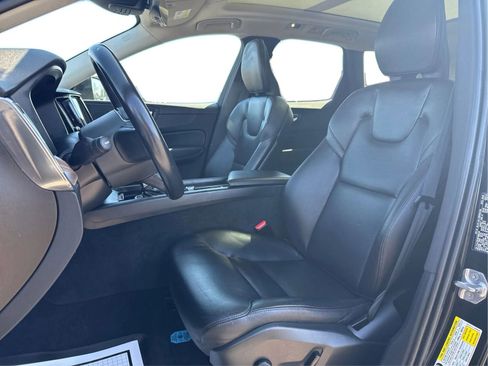 Used 2021 Volvo XC60 T6 Momentum image 9