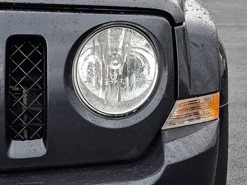 Used 2016 Jeep Patriot High Altitude image 12