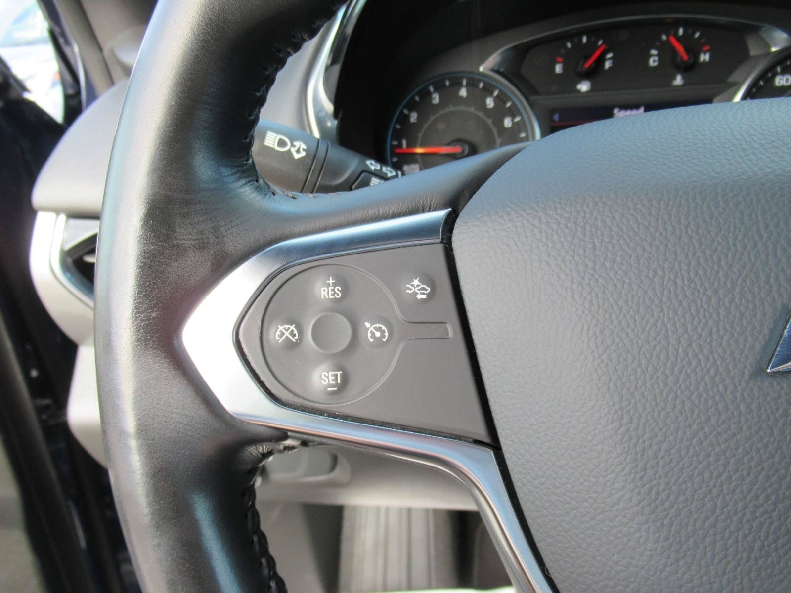 Used 2022 Chevrolet Traverse LT FWD image 23