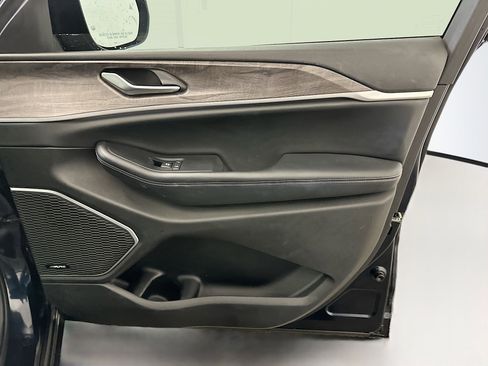 Used 2022 Jeep Grand Cherokee Limited 4xe w/ Luxury Tech Group II image 35