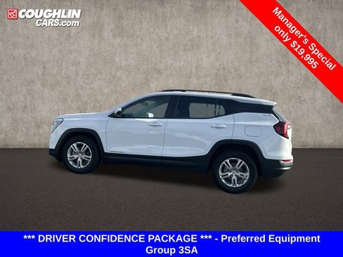 Used 2023 GMC Terrain SLE w/ Driver Convenience Package image 4