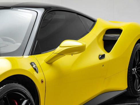 Used 2019 Ferrari 488 GTB RWD image 34