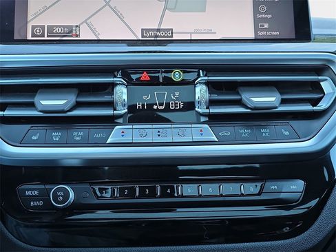 Used 2024 BMW X4 xDrive30i w/ Parking Assistance Package image 27