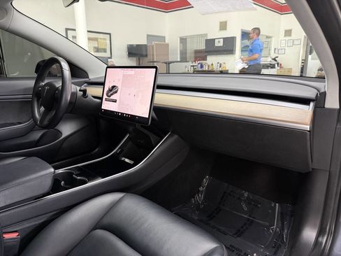 Used 2018 Tesla Model 3 AWD/4WD image 18