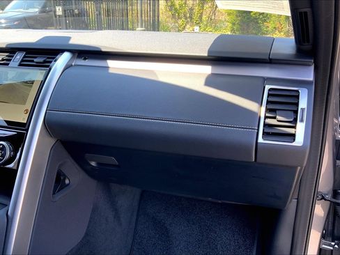 Certified 2025 Land Rover Discovery Dynamic SE AWD/4WD image 17