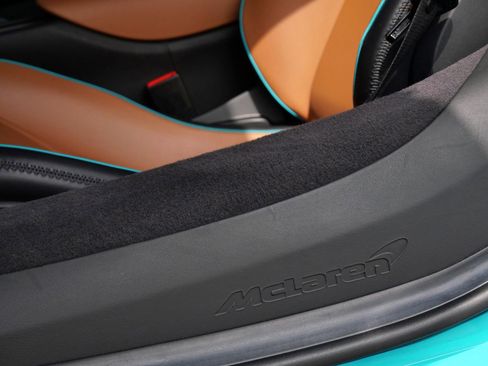 Used 2023 McLaren Artura RWD image 19