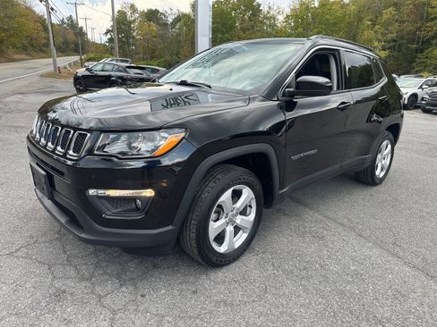 Used 2021 Jeep Compass Latitude w/ Sun and Sound Group image 2