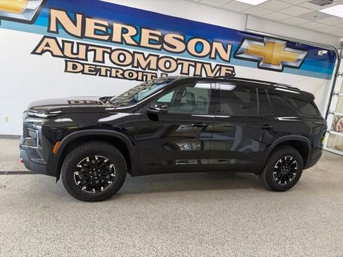 Used 2025 Chevrolet Traverse Z71 AWD/4WD image 2
