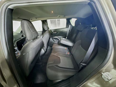 Used 2021 Jeep Cherokee Latitude image 25