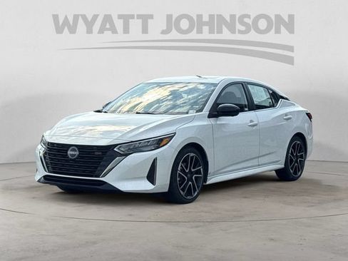 Used 2025 Nissan Sentra SR w/ SR Premium Package FWD image 1