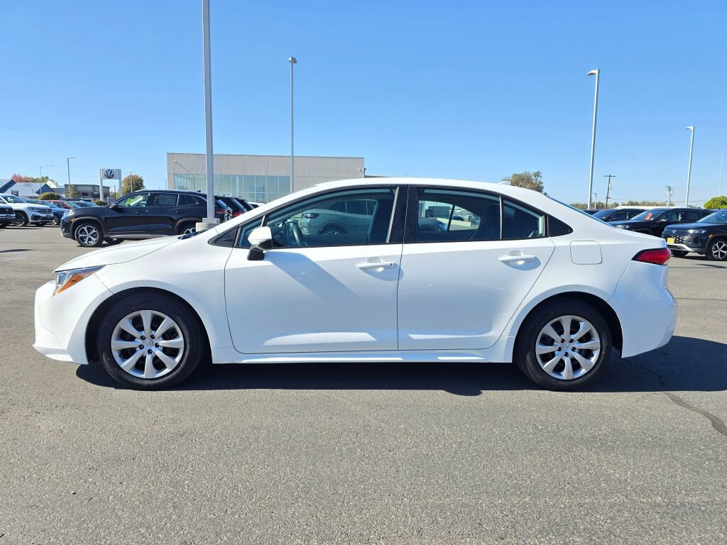 Used 2025 Toyota Corolla LE FWD image 3