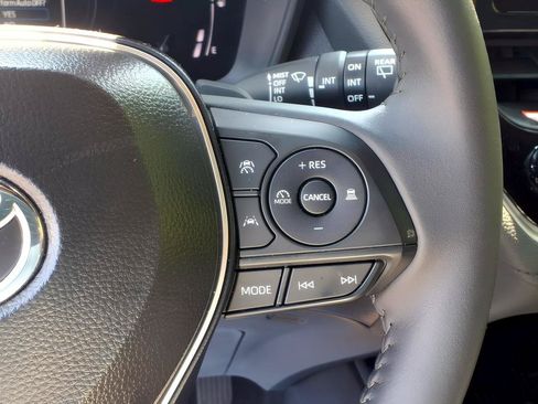 Used 2026 Toyota Corolla Cross AWD Hybrid w/ Moonroof Package image 29