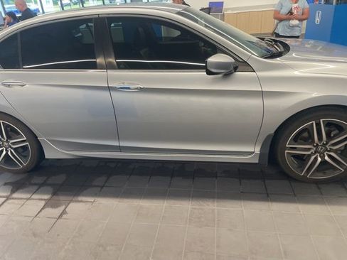Used 2017 Honda Accord Sport Special Edition image 6