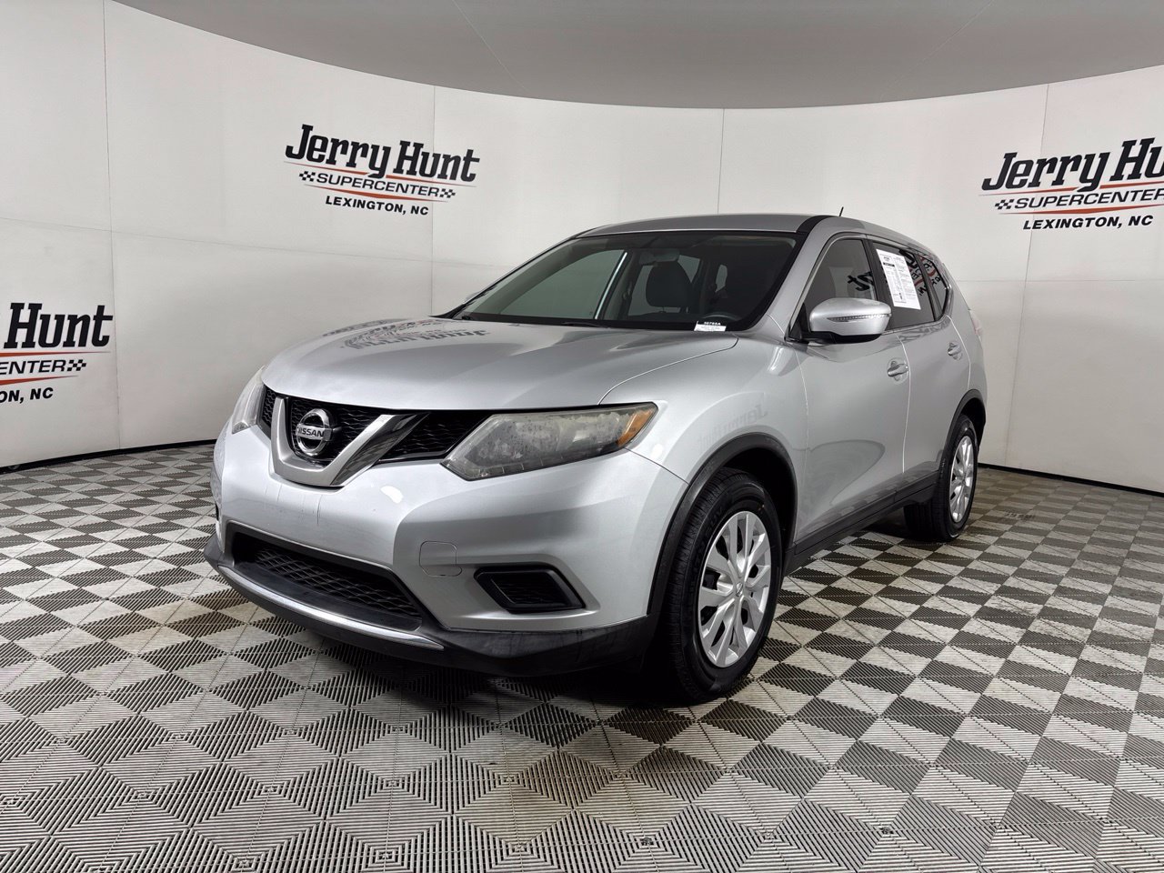 Used 2015 Nissan Rogue S FWD image 1