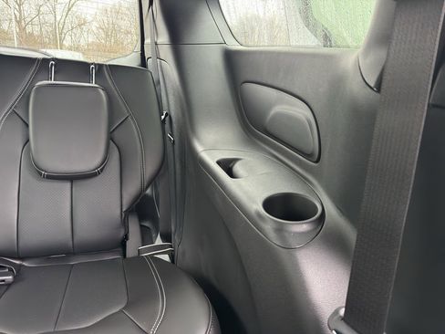 New 2026 Chrysler Pacifica Select FWD image 34