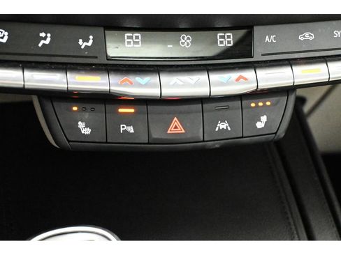 Used 2023 Cadillac XT4 Luxury w/ Cold Weather Package FWD image 43