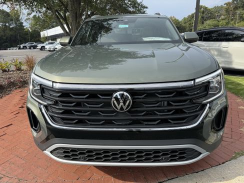 New 2026 Volkswagen Atlas Cross Sport SE FWD image 2