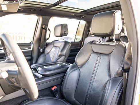 Used 2022 Jeep Wagoneer Series II w/ Premium Group I image 17