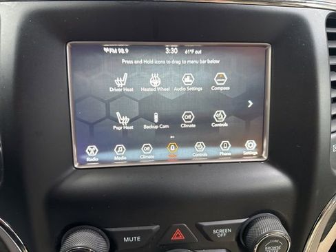 Used 2019 Jeep Grand Cherokee Laredo AWD/4WD image 19