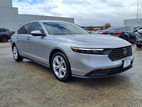 Used 2025 Honda Accord LX image 2