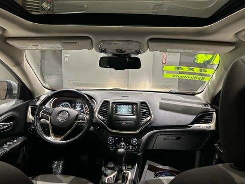 Used 2014 Jeep Cherokee Latitude w/ Comfort/Convenience Group image 38