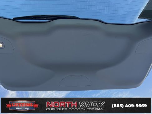 Used 2024 Chrysler Pacifica Touring-L image 21