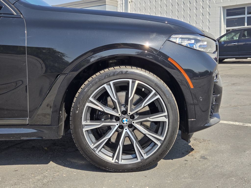 Used 2021 BMW X7 M50i AWD/4WD image 9