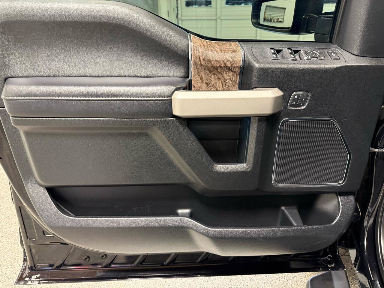 Used 2019 Ford F250 Lariat w/ Lariat Ultimate Package AWD/4WD image 10