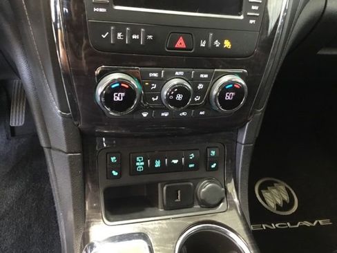 Used 2017 Buick Enclave Premium image 32