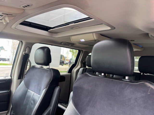 Used 2013 Chrysler Town & Country Limited w/ Luxury Group FWD image 19